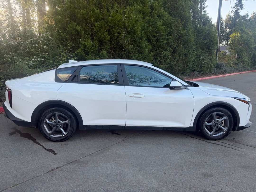 2025 Kia K4 LXS - Image 2