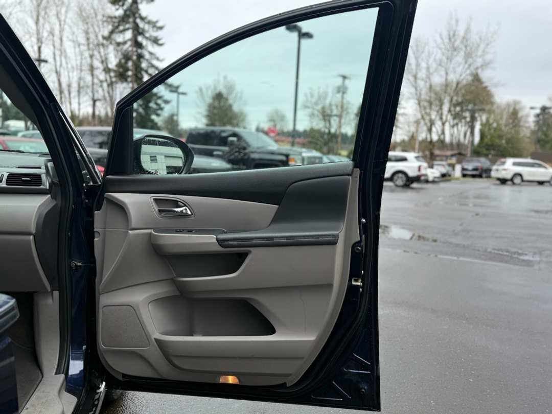 2015 Honda Odyssey EXL - Image 19