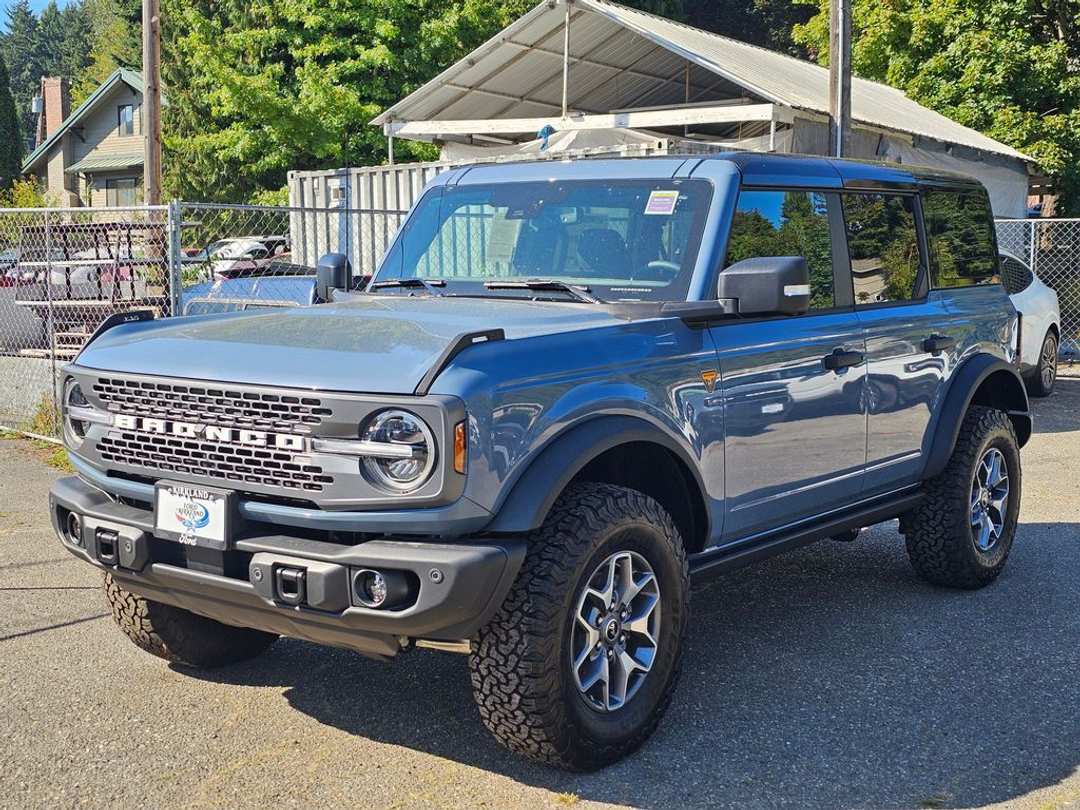 2025 Ford Bronco Badlands - Image 3