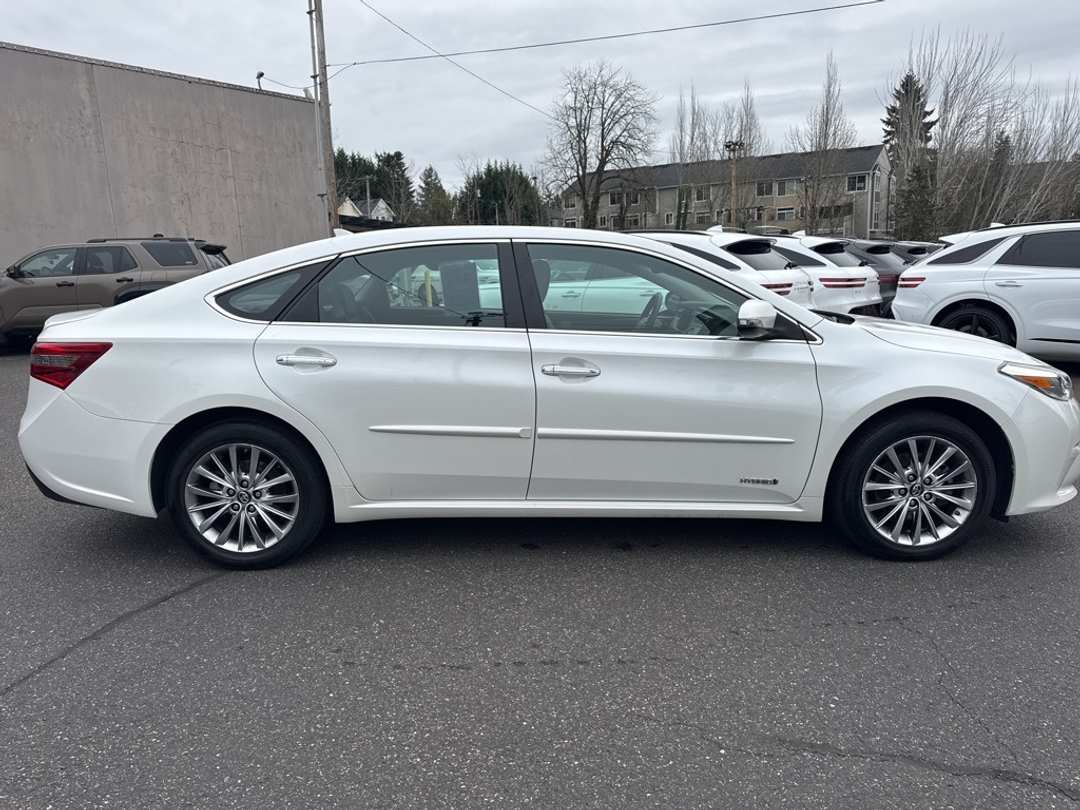 2016 Toyota Avalon - Image 8
