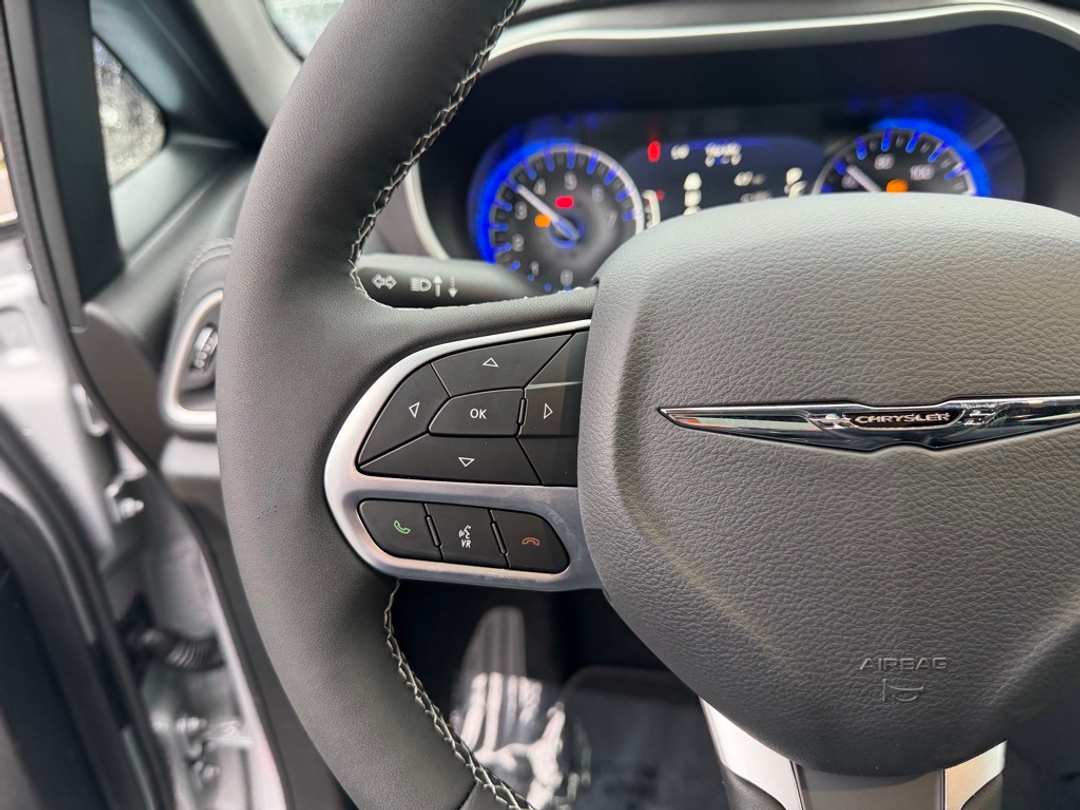 2026 Chrysler Pacifica Select - Image 18