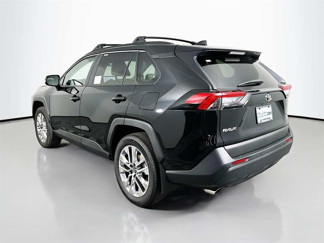 2025 Toyota Rav4 XLE Premium - Image 5