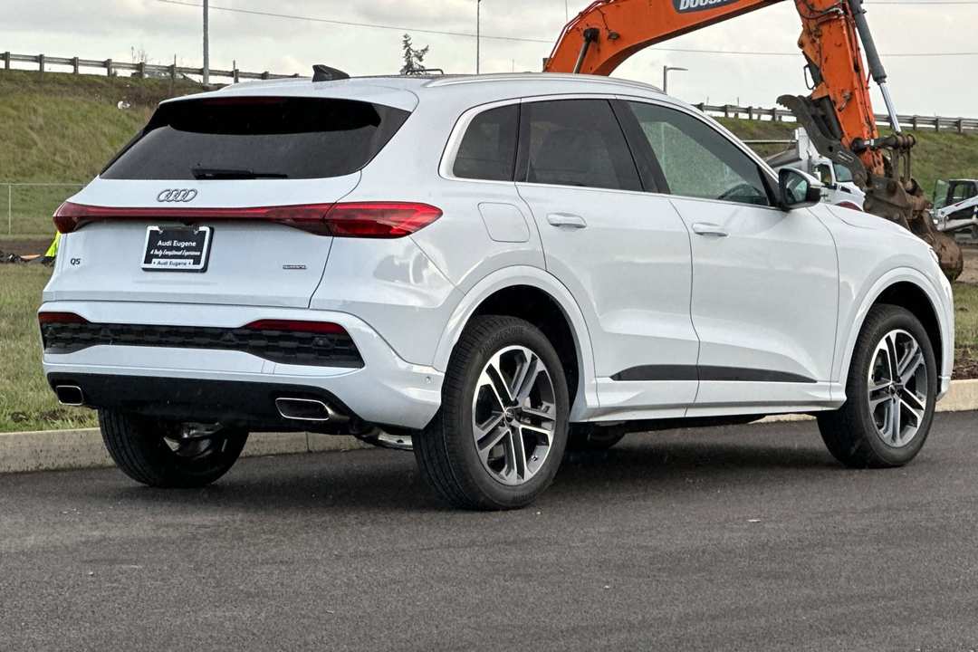 2025 Audi Q5 - Image 3