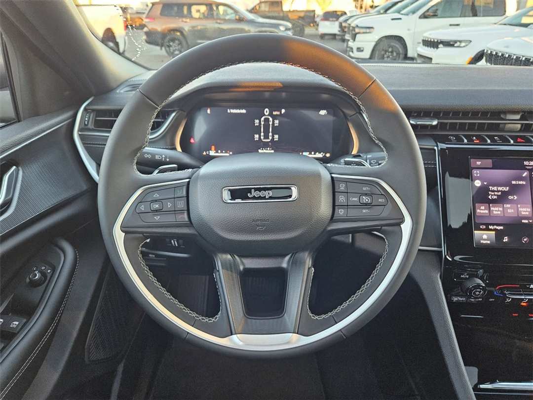 2025 Jeep Grand Cherokee L Laredo - Image 15