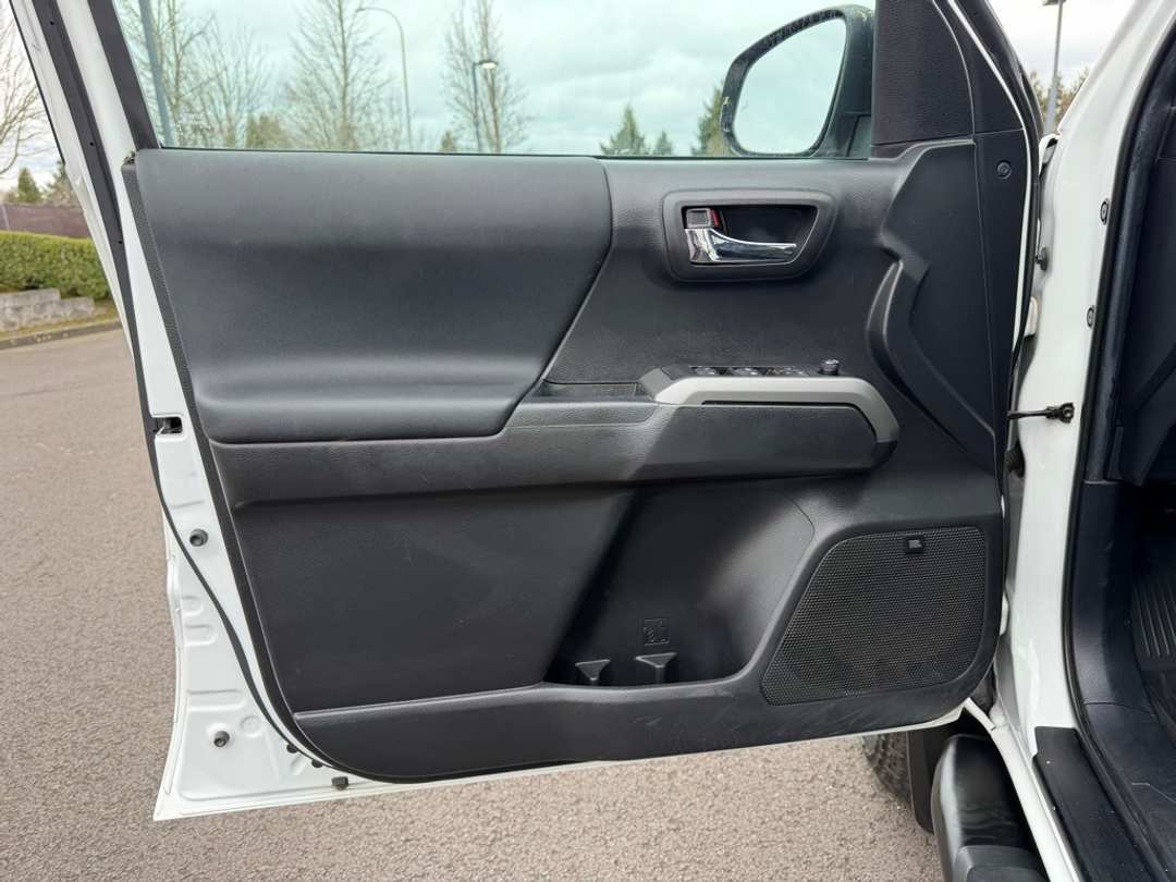 2022 Toyota Tacoma TRD OffRoad - Image 12