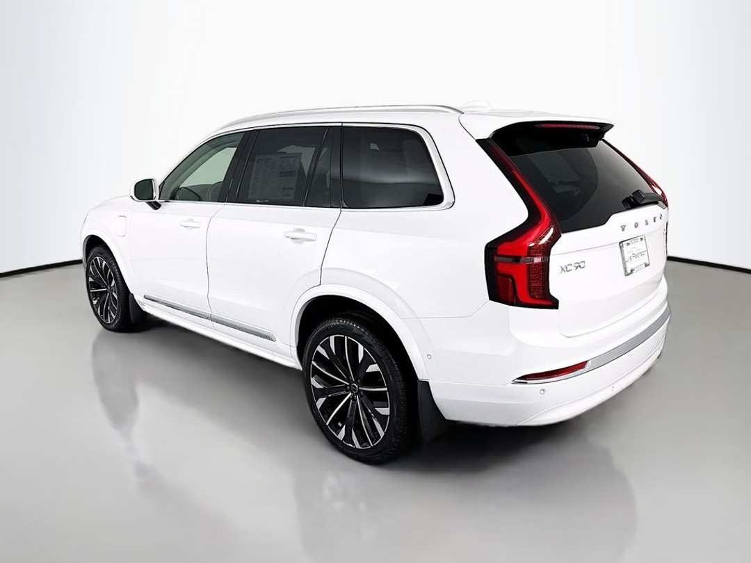 2026 Volvo Xc90 T8 Ultra - Image 3