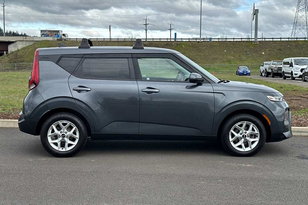 2021 Kia Soul S - Image 2