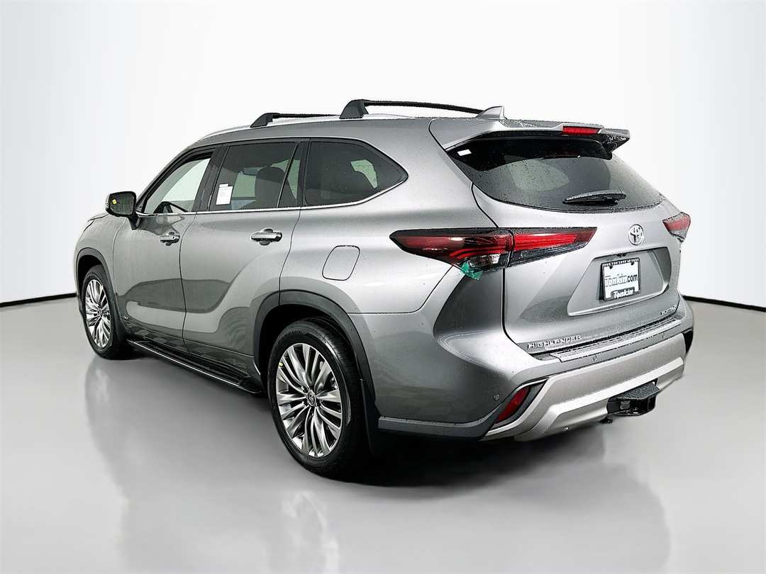 2026 Toyota Highlander Platinum - Image 5