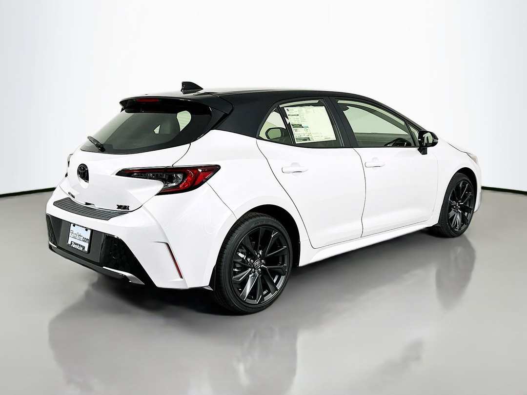 2026 Toyota Corolla XSE - Image 7