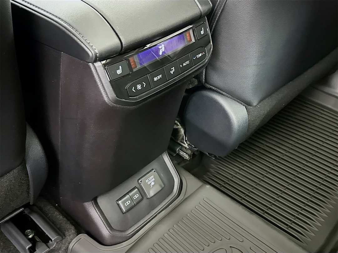 2026 Toyota Highlander Platinum - Image 27