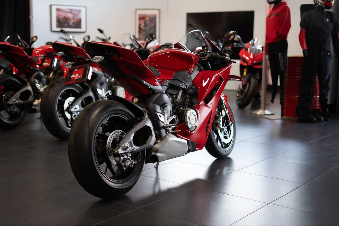 2025 Ducati Panigale V4 - Image 8