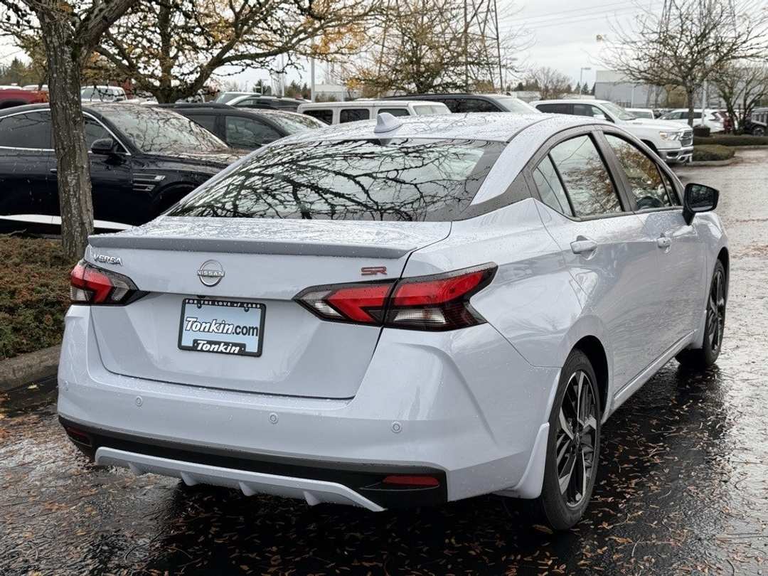 2025 Nissan Versa 1.6 SR - Image 7