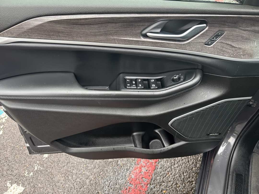 2022 Jeep Grand Cherokee Limited - Image 14