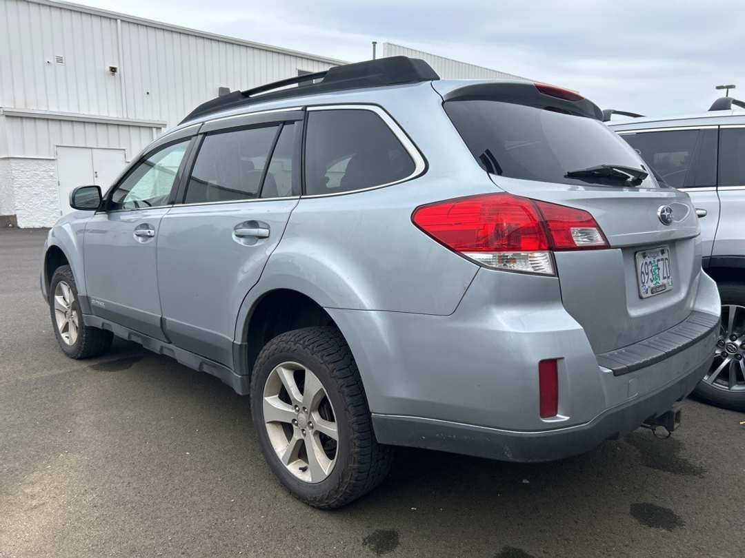 2013 Subaru Outback 2.5i Premium - Image 2