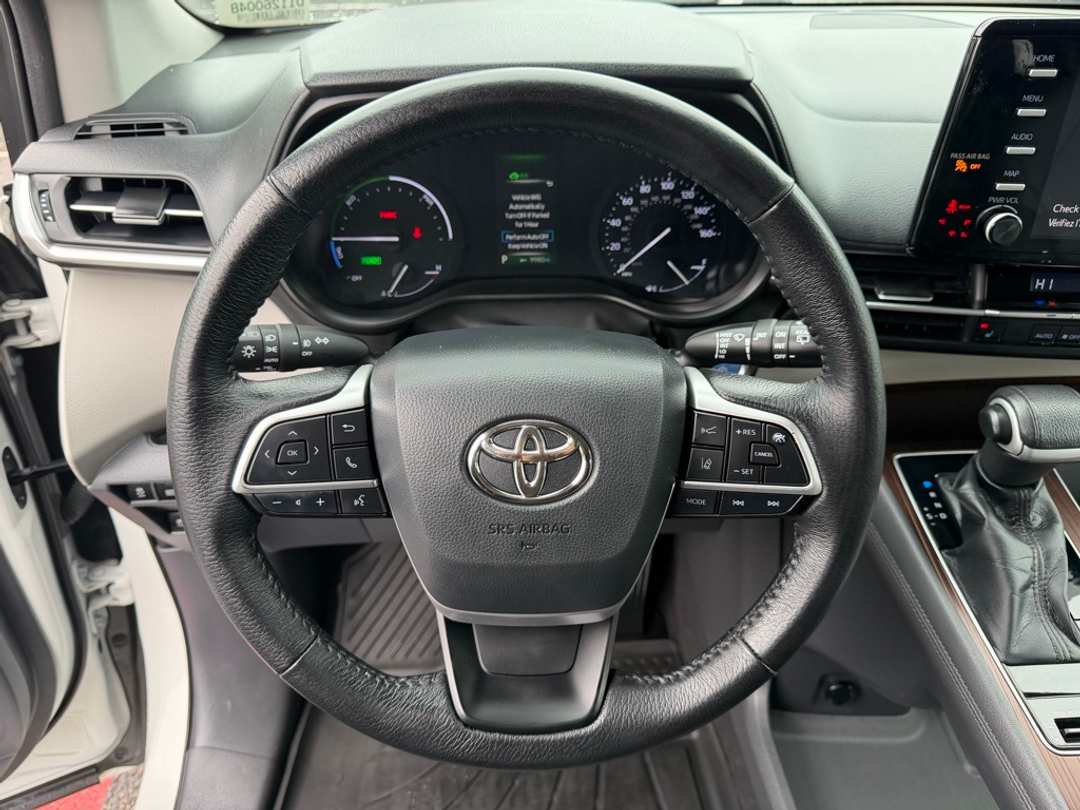 2021 Toyota Sienna XLE - Image 20