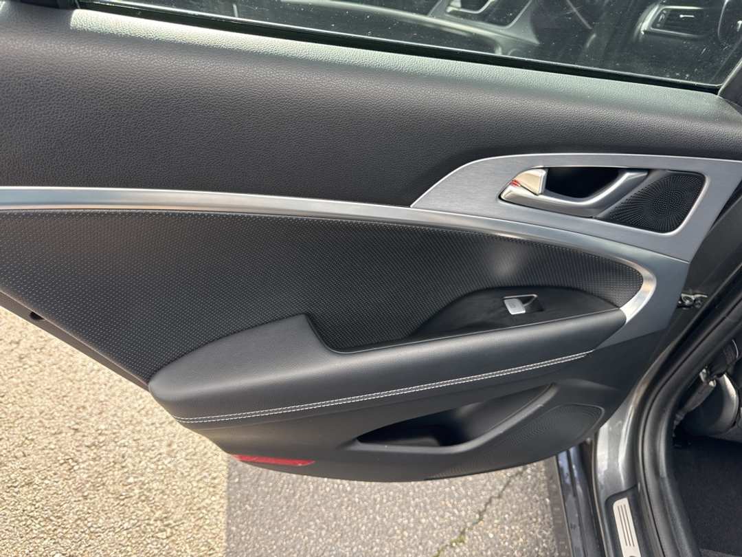 2019 Genesis G70 2.0T Advanced - Image 38