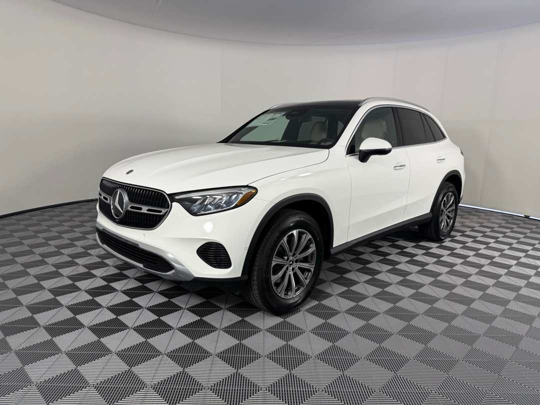 2026 Mercedes-Benz GLC 300 - Image 3