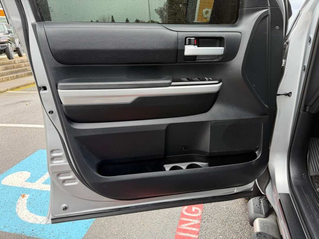 2018 Toyota Tundra SR5 - Image 12