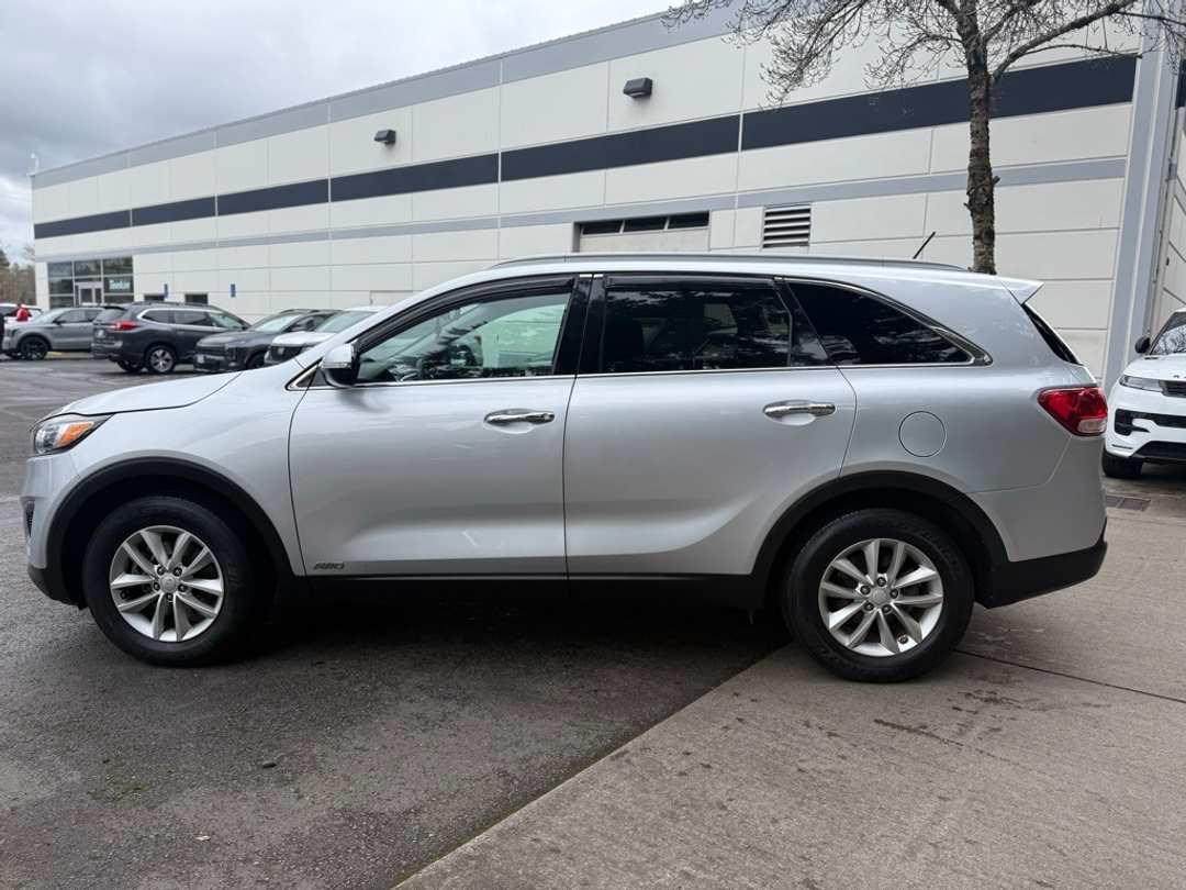 2017 Kia Sorento LX - Image 12