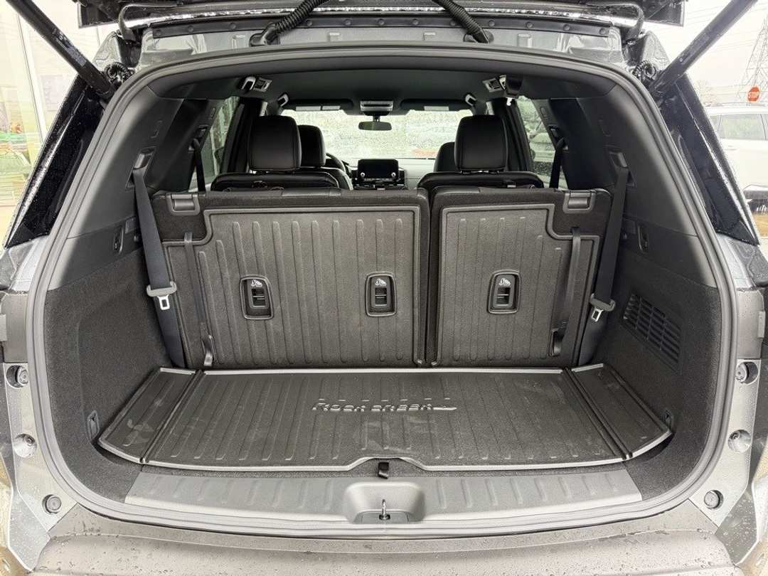 2025 Nissan Pathfinder Rock Creek - Image 10