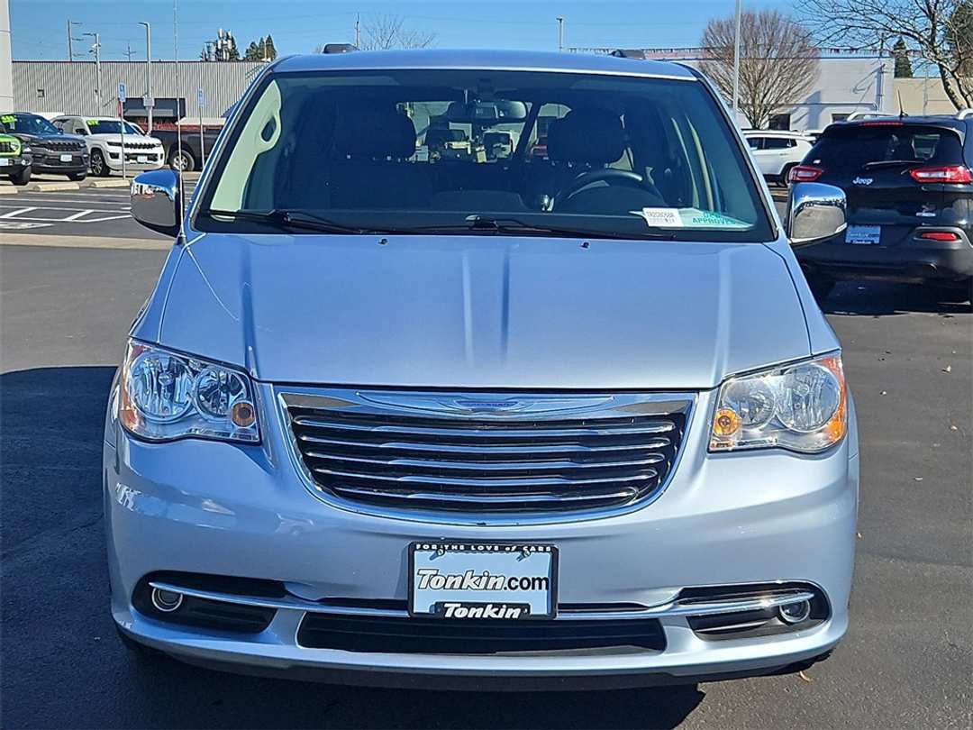 2012 Chrysler Town & Country TouringL - Image 9