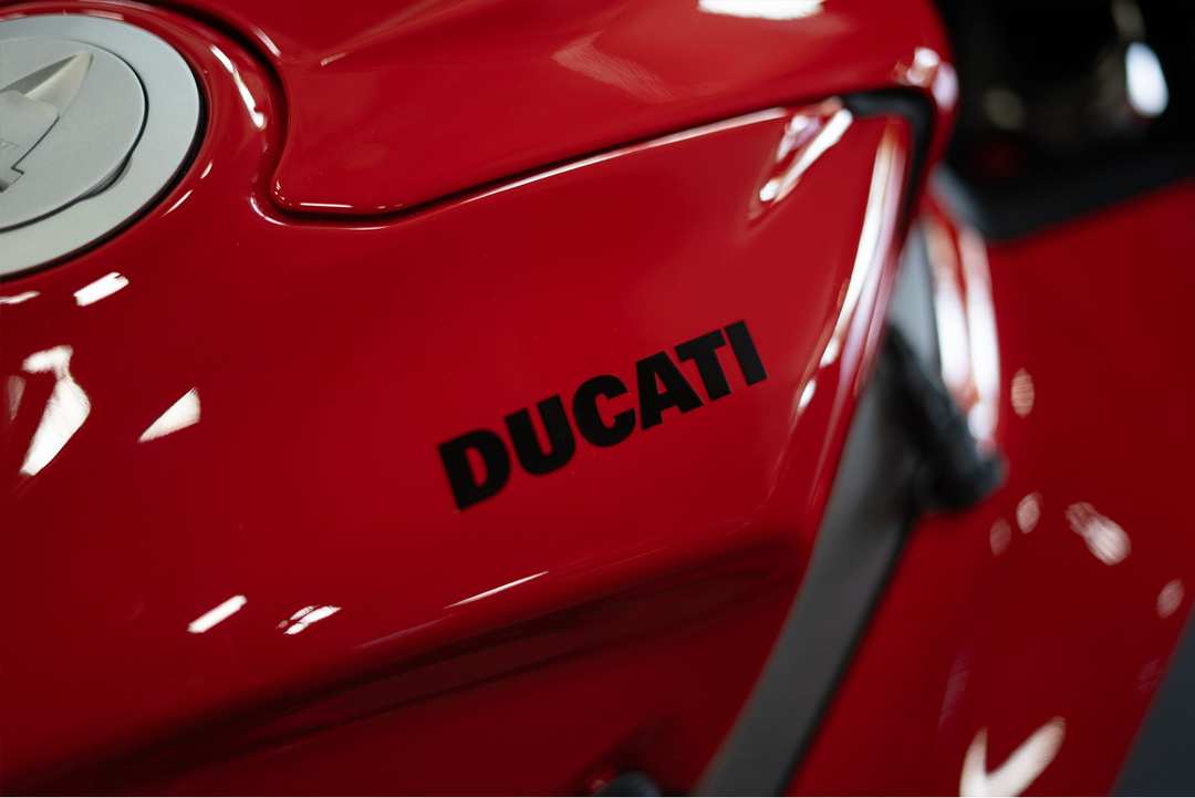 2025 Ducati Panigale V4 - Image 7