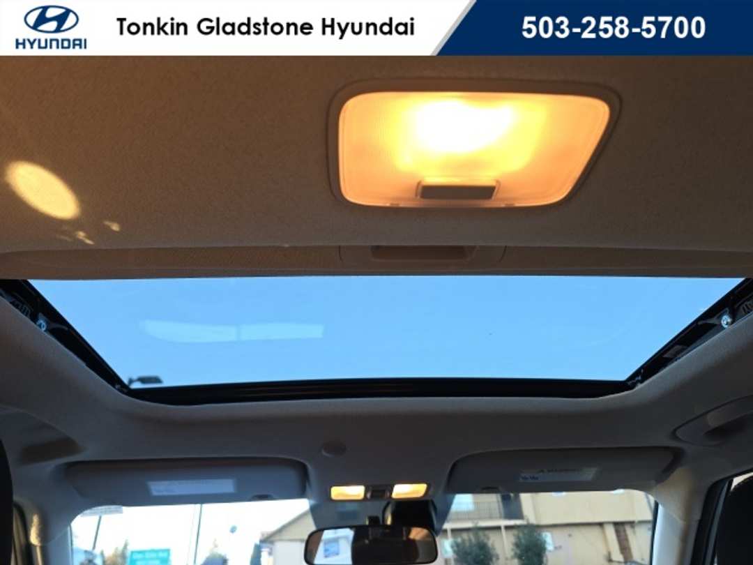 2025 Hyundai Venue SEL - Image 27