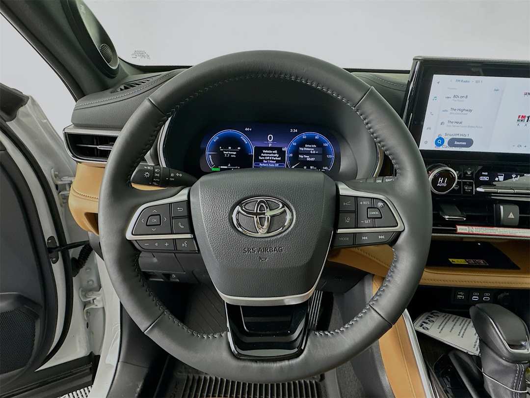 2026 Toyota Highlander Platinum - Image 11