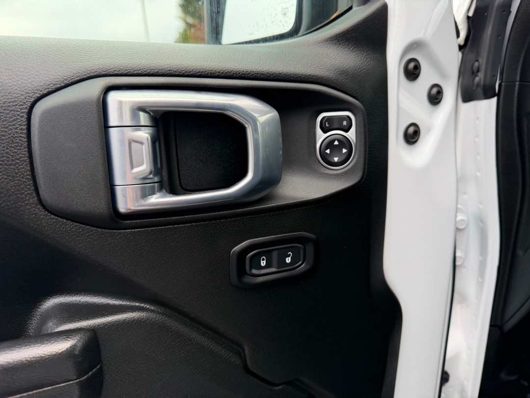 2021 Jeep Gladiator Sport - Image 13