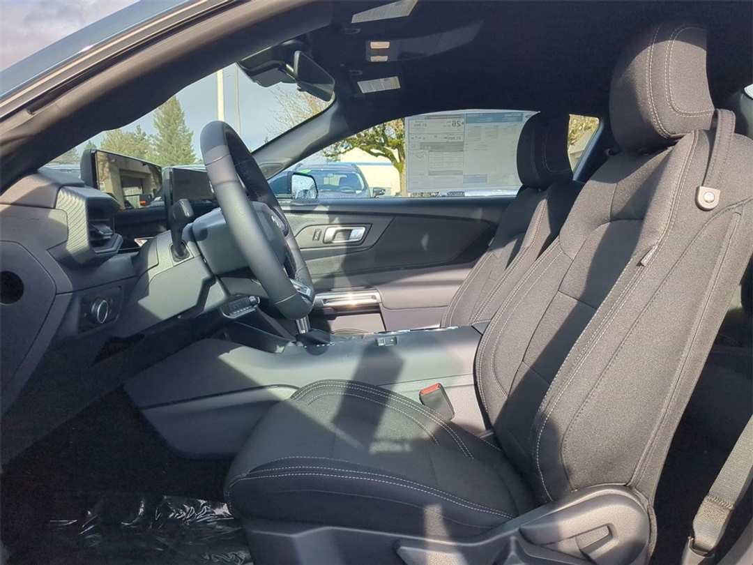 2026 Ford Mustang EcoBoost - Image 13