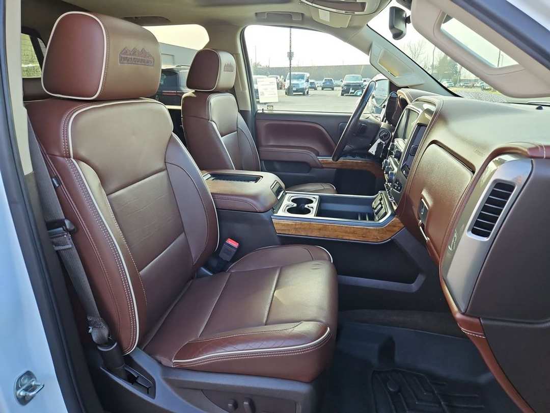 2017 Chevrolet Silverado 1500 High Country - Image 28