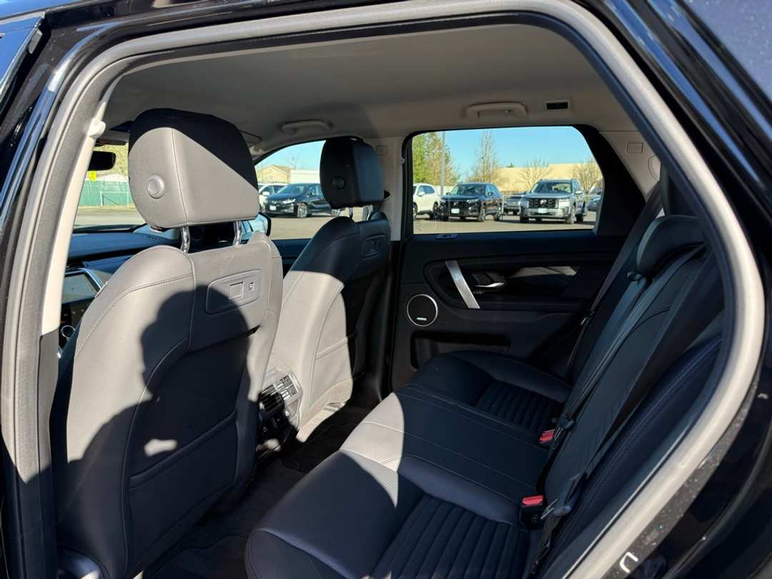 2023 Land Rover Discovery Sport SE - Image 18