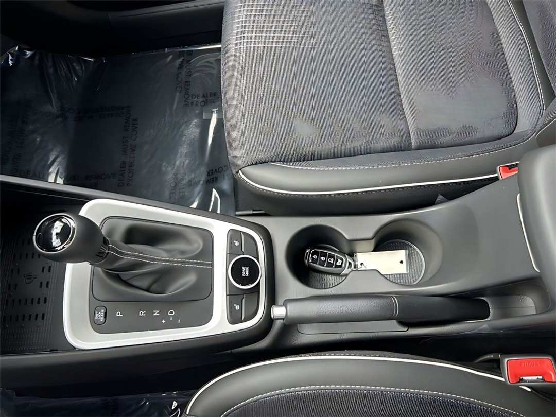 2025 Hyundai Venue Limited - Image 18