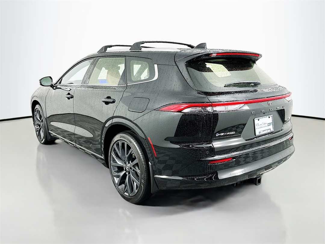 2025 Toyota Crown Signia Limited - Image 5