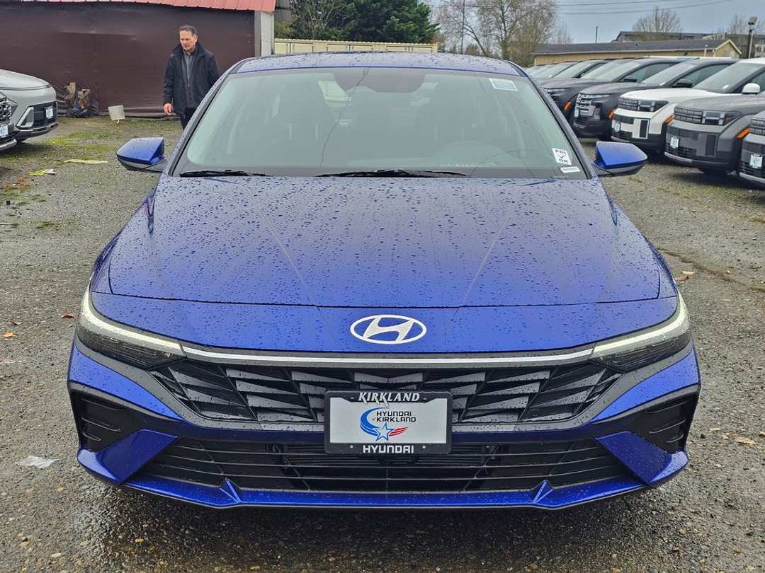 2026 Hyundai Elantra Blue - Image 2