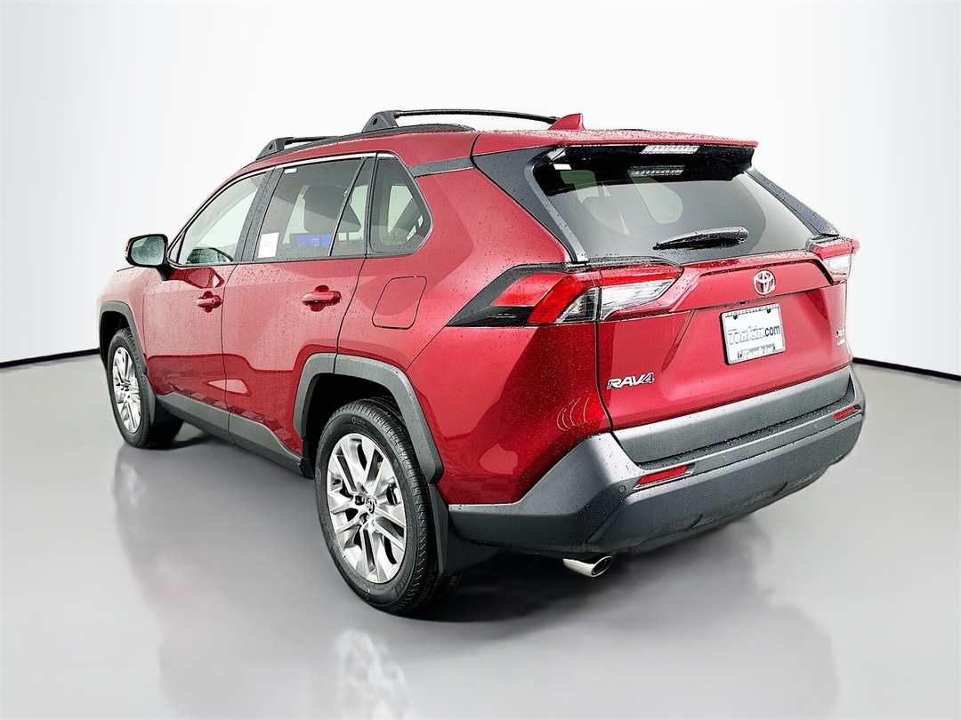 2025 Toyota Rav4 XLE Premium - Image 5