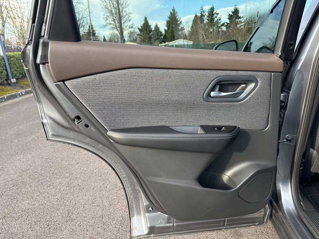 2022 Nissan Rogue SV - Image 19