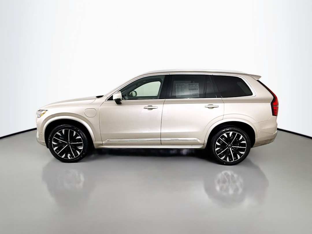 2026 Volvo Xc90 T8 Plus - Image 2