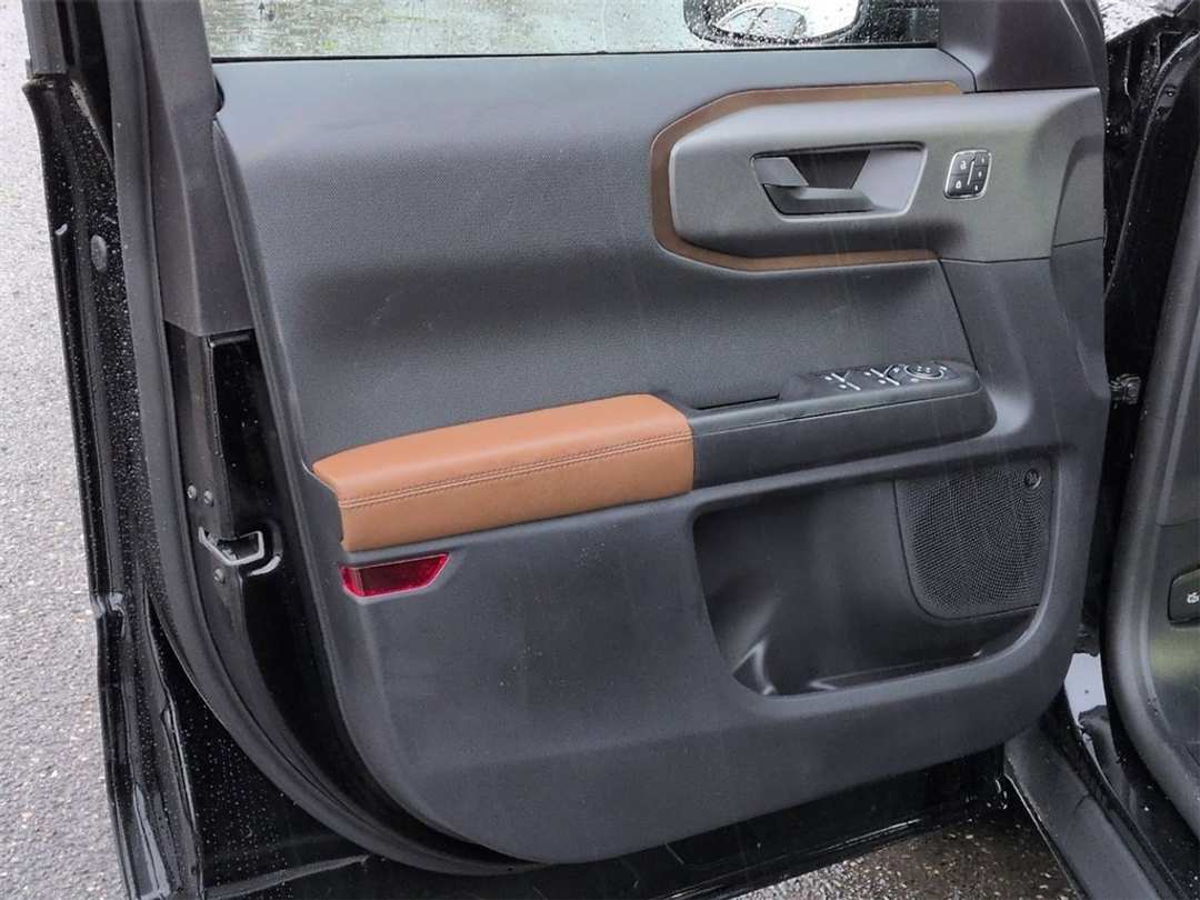 2025 Ford Bronco Sport Outer Banks - Image 9