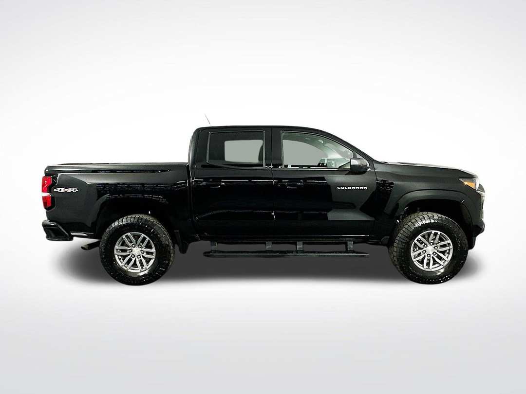 2025 Chevrolet Colorado LT - Image 9