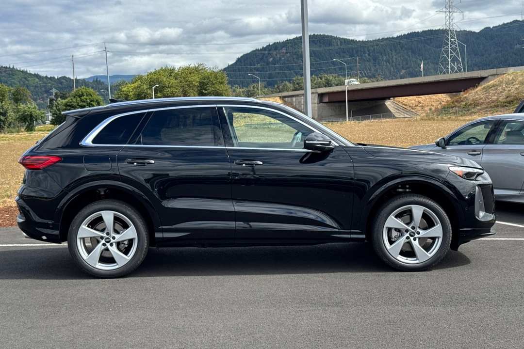 2025 Audi Q5 2.0T Premium Plus - Image 2