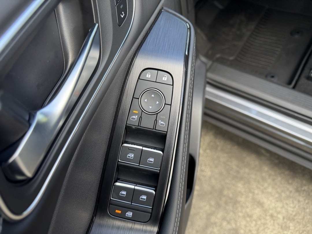 2026 Nissan Rogue Platinum - Image 12