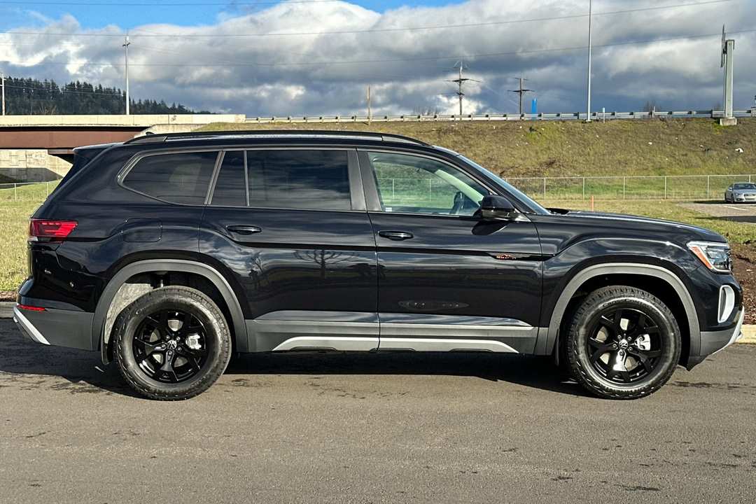 2026 Volkswagen Atlas 2.0T Peak Edition - Image 2