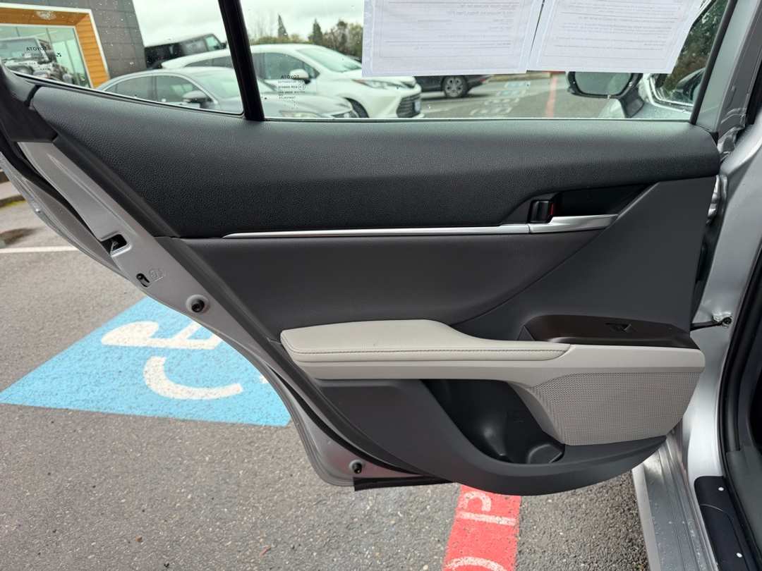 2021 Toyota Camry XLE - Image 29