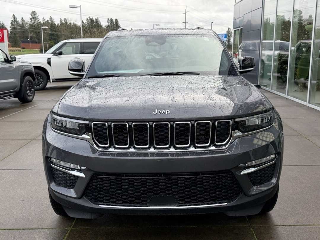 2025 Jeep Grand Cherokee 4xe - Image 3