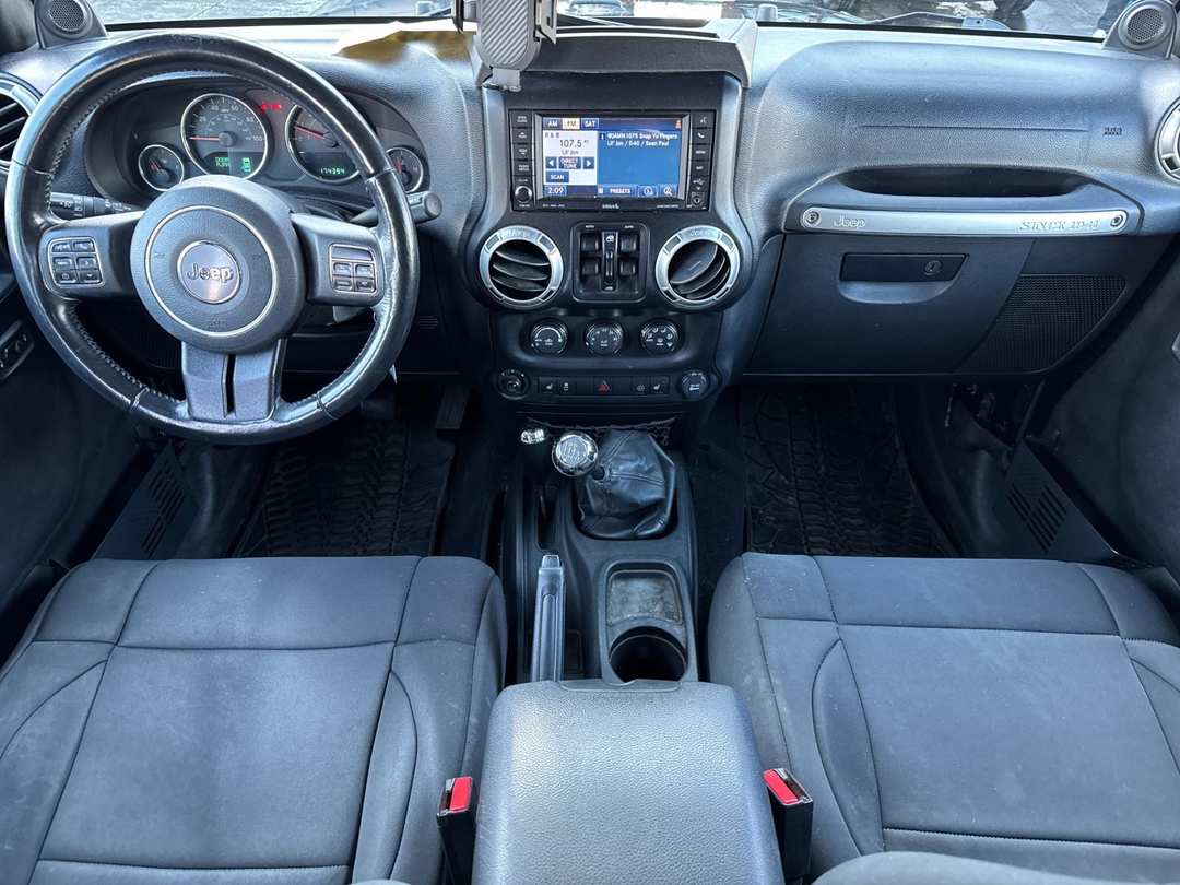 2012 Jeep Wrangler Unlimited Rubicon - Image 12