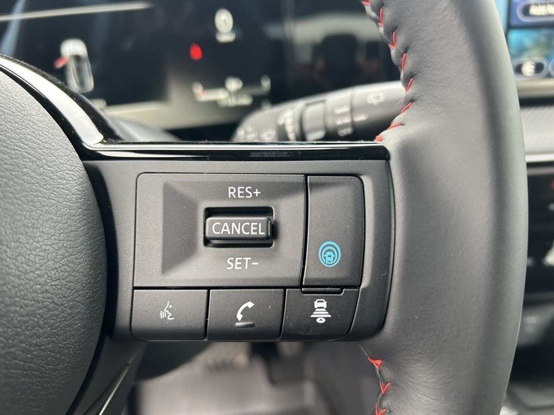 2025 Nissan Kicks SR - Image 14