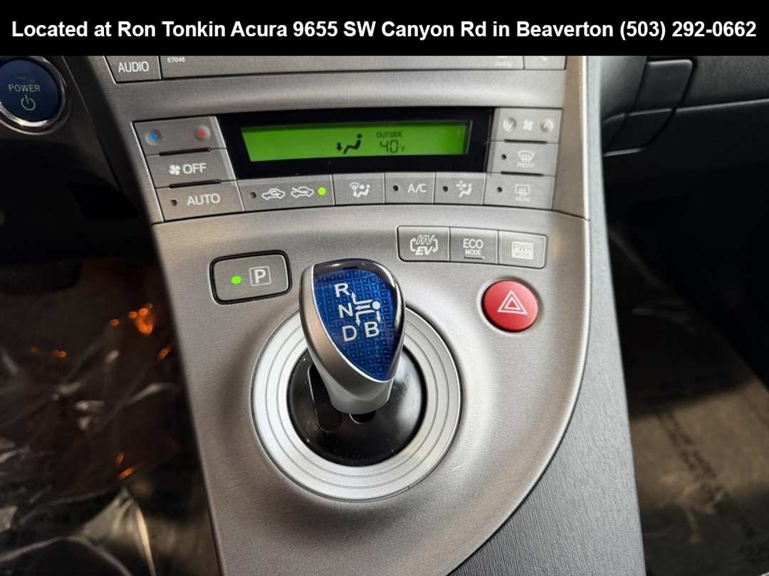 2015 Toyota Prius Advanced - Image 22