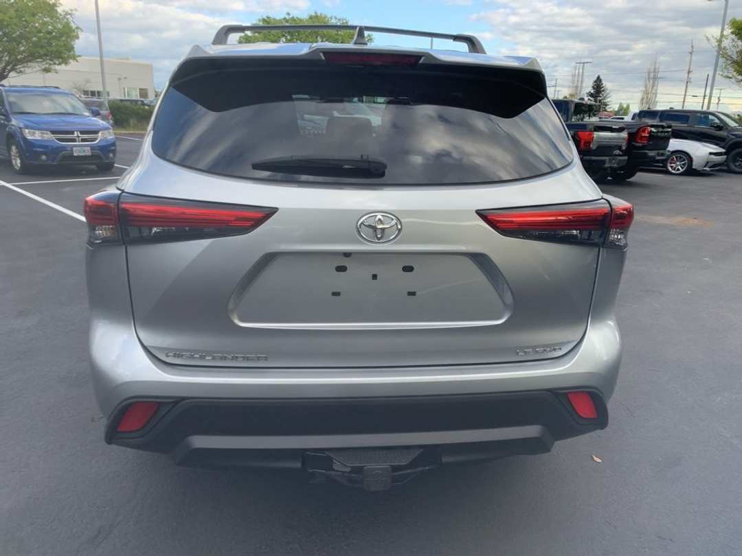 2022 Toyota Highlander LE - Image 3