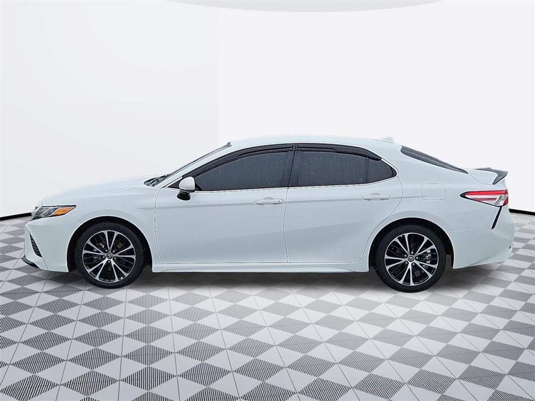 2020 Toyota Camry SE - Image 3